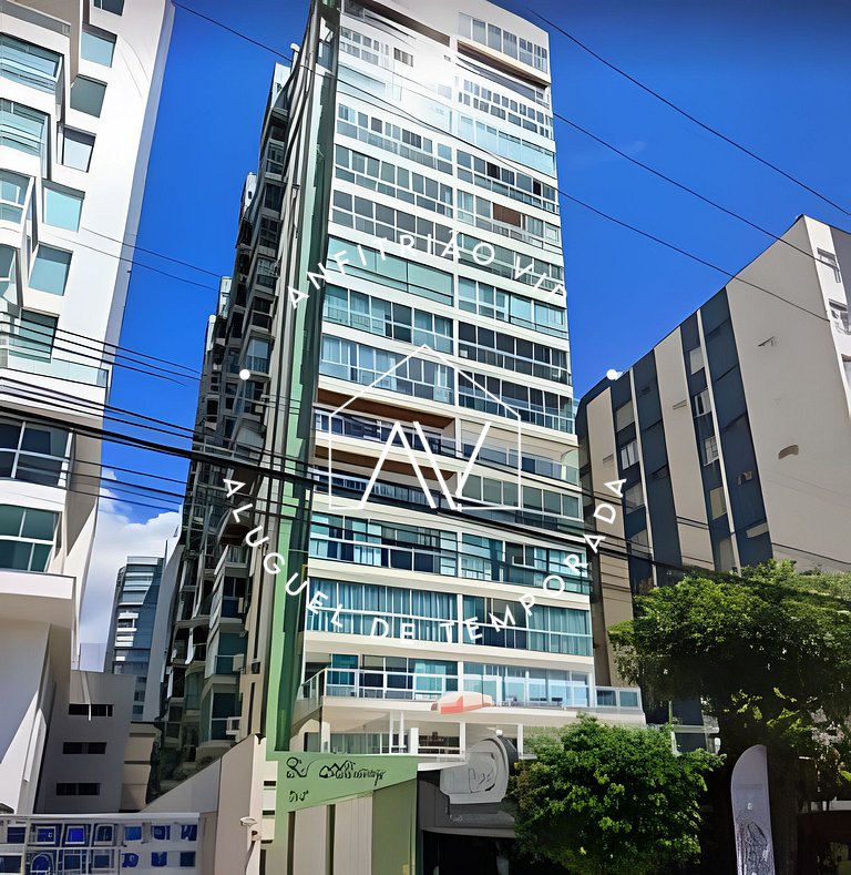 Lindo e espaçoso apartamento frente mar