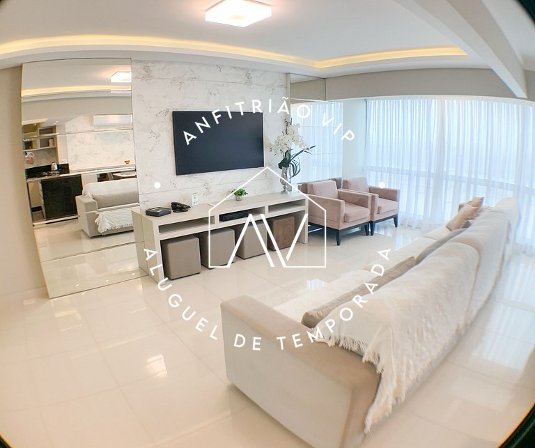 Lindo e espaçoso apartamento frente mar