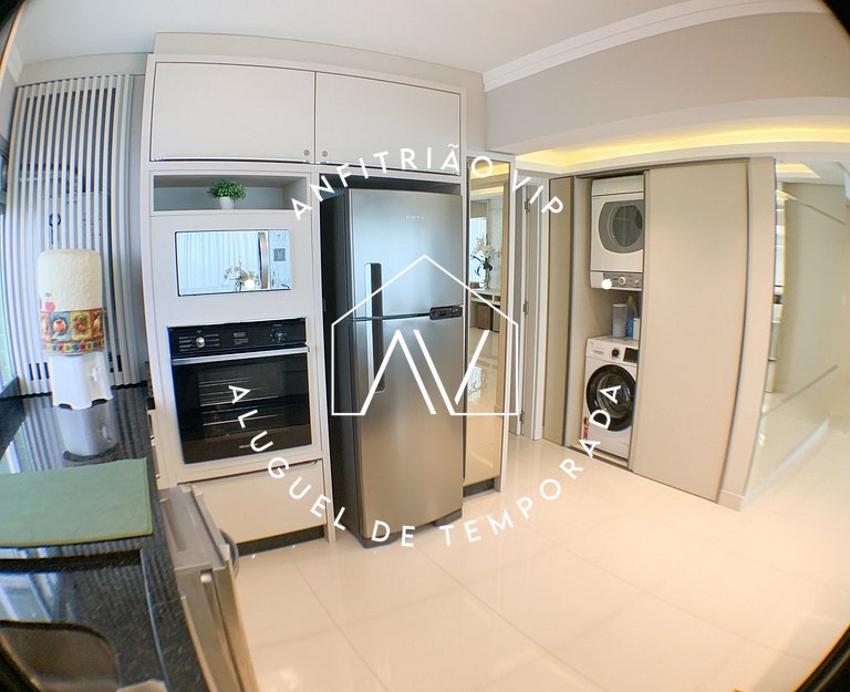 Lindo e espaçoso apartamento frente mar