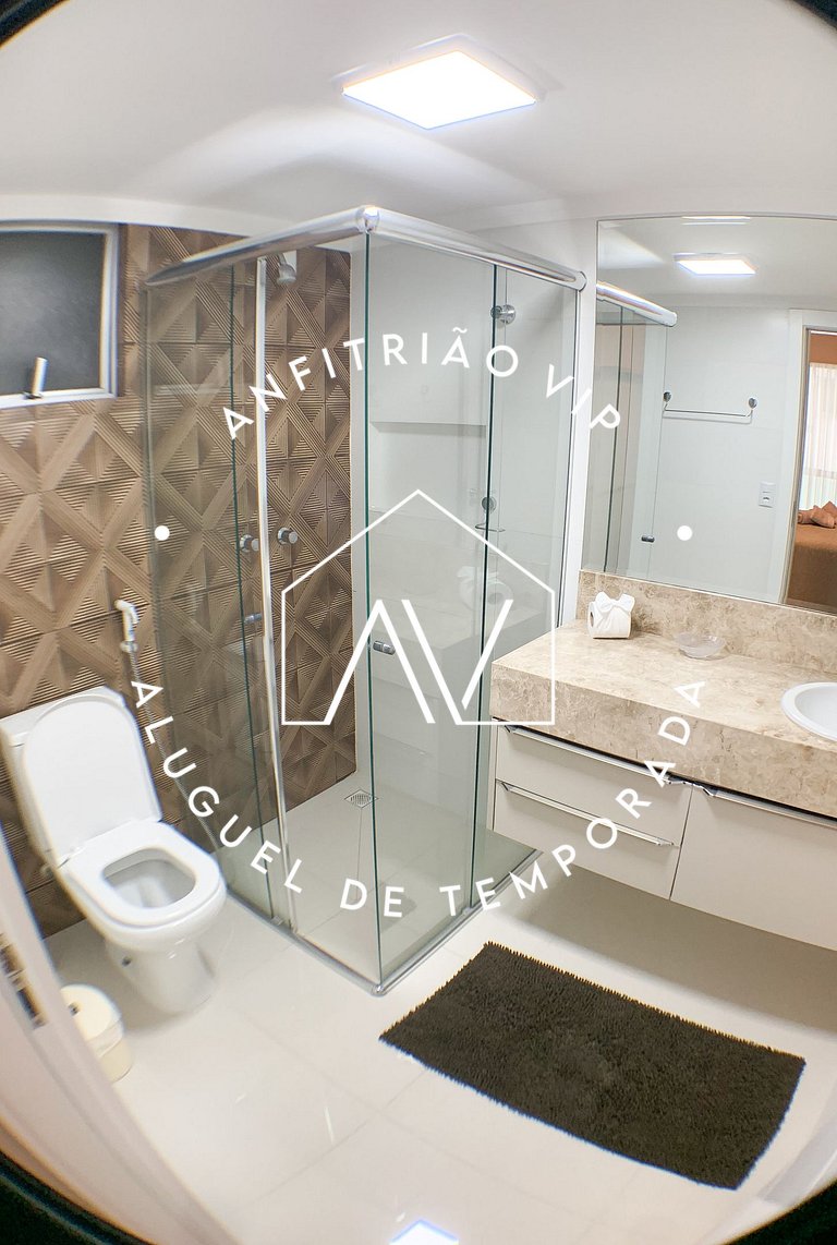 Lindo e espaçoso apartamento frente mar