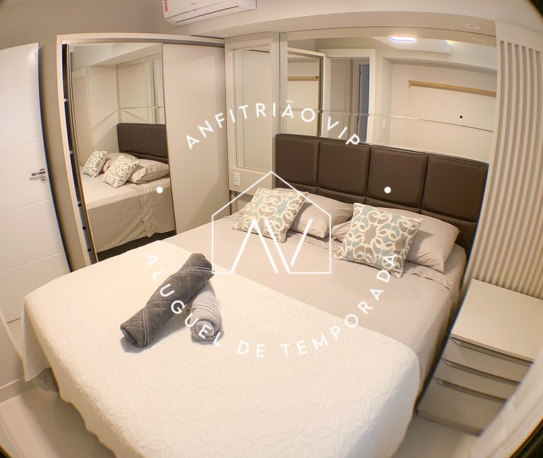 Lindo e espaçoso apartamento frente mar