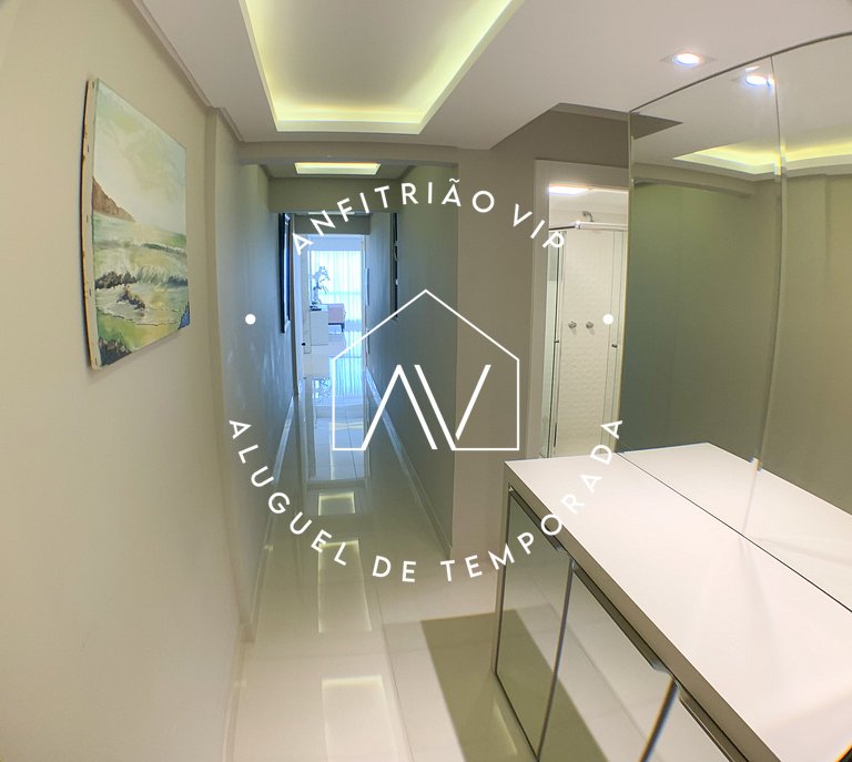 Lindo e espaçoso apartamento frente mar