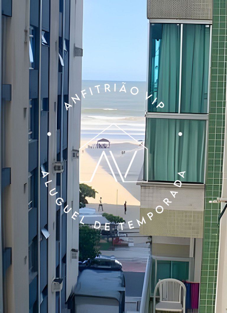 Lindo e moderno, prédio frente mar