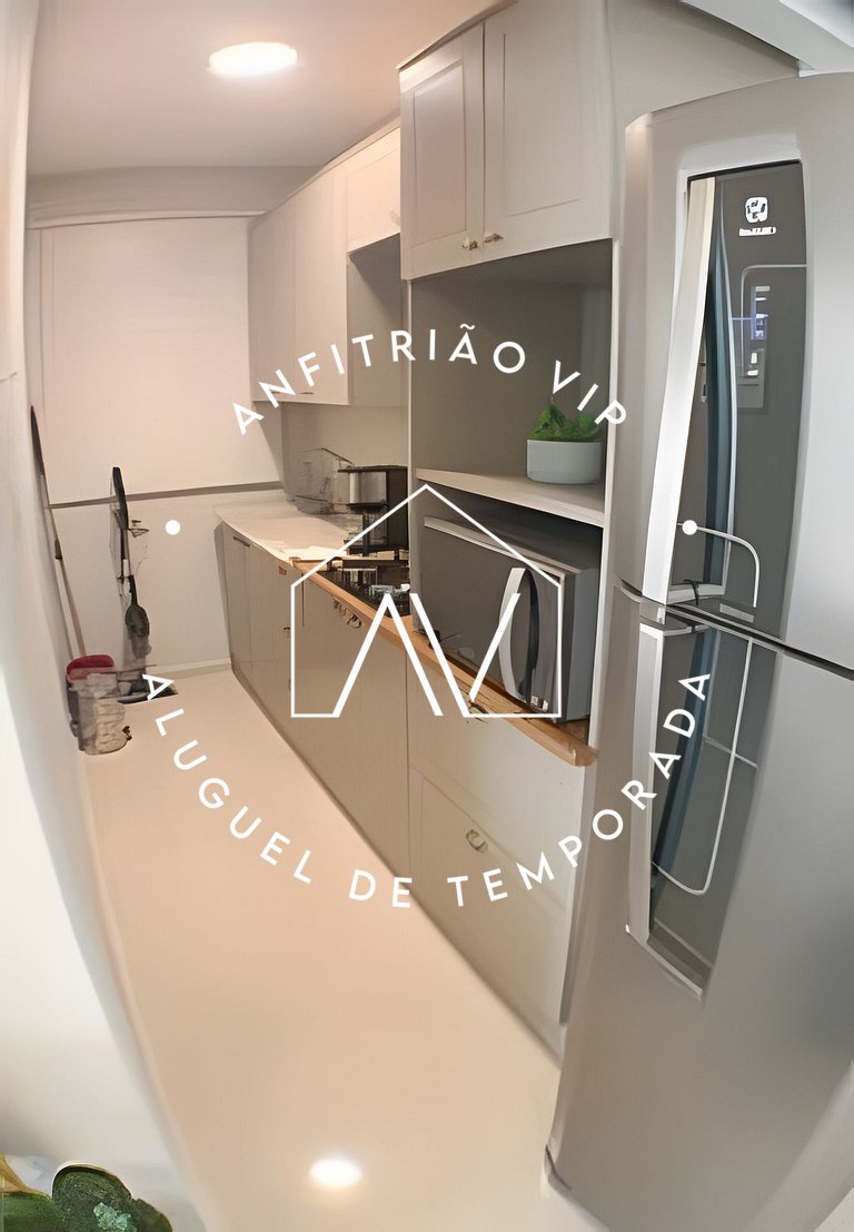 Lindo e moderno, prédio frente mar