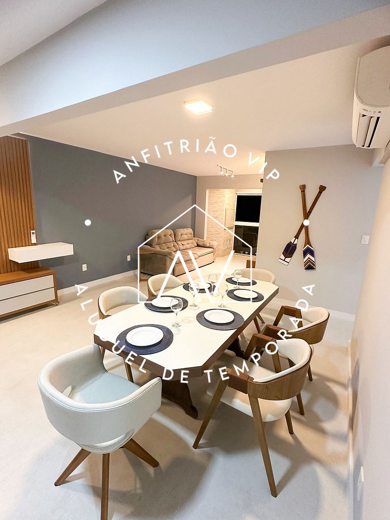 Lindo, reformardo e espaçoso a 200m da praia