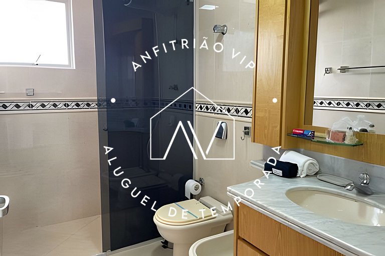 Apto beira-mar no coração de BC