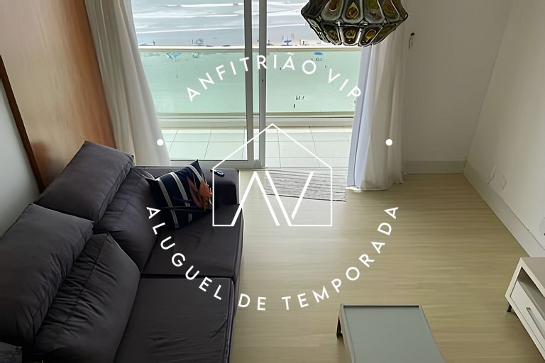 Apto beira-mar no coração de BC