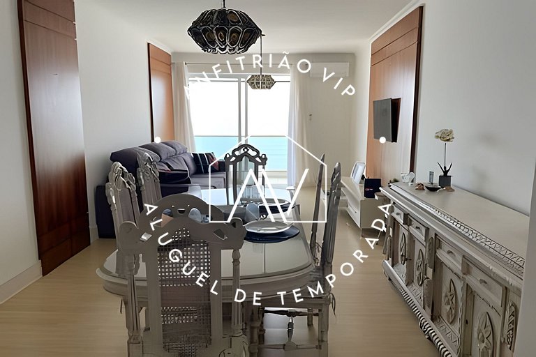 Apto beira-mar no coração de BC