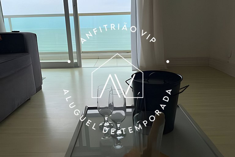 Apto beira-mar no coração de BC