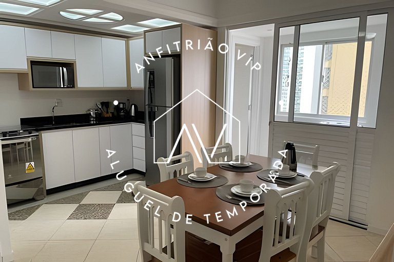 Apto beira-mar no coração de BC