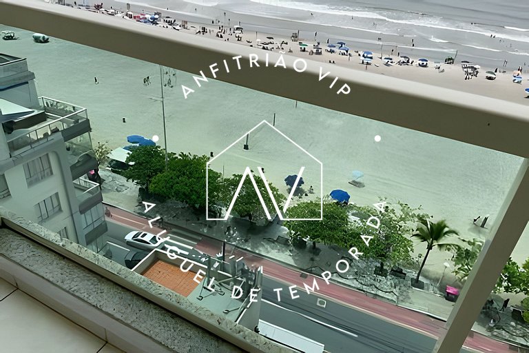 Apto beira-mar no coração de BC