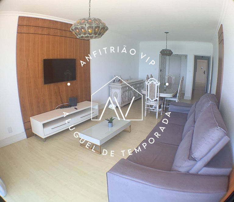 Apto beira-mar no coração de BC