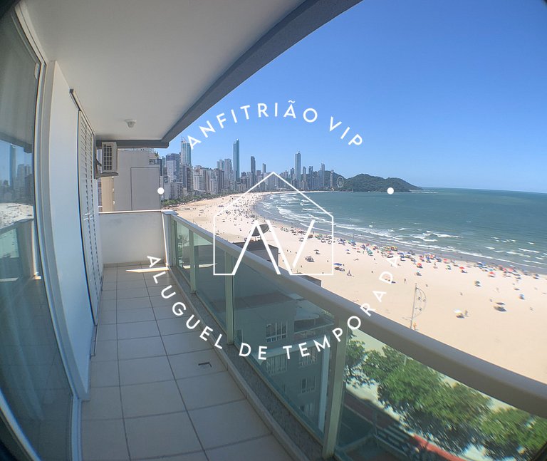 Apto beira-mar no coração de BC