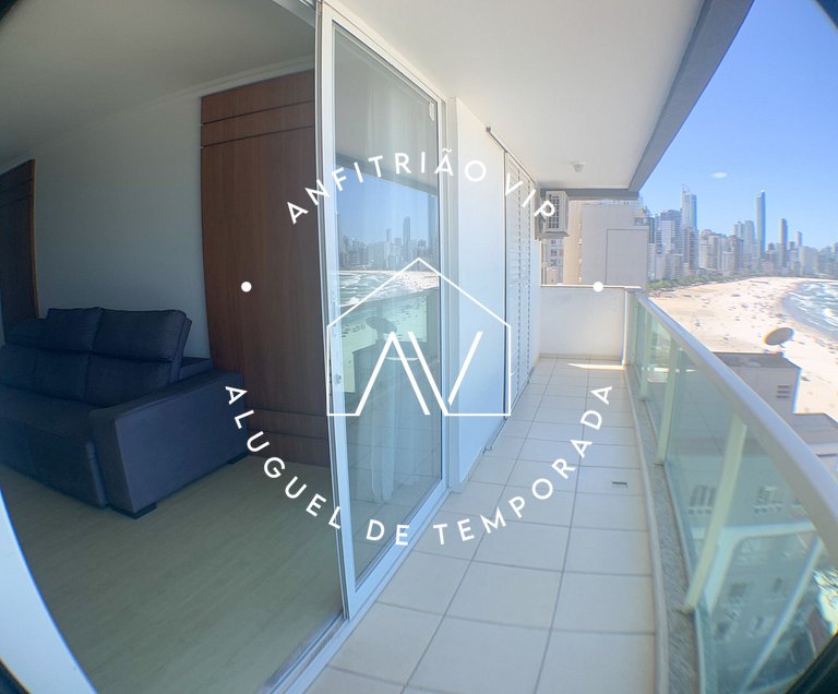 Apto beira-mar no coração de BC