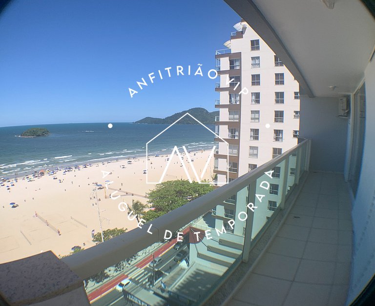 Apto beira-mar no coração de BC