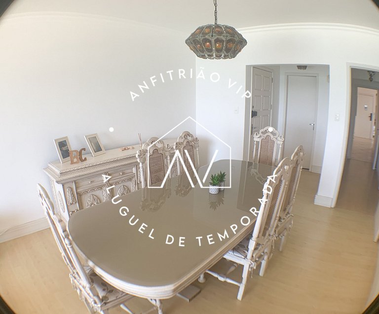 Apto beira-mar no coração de BC