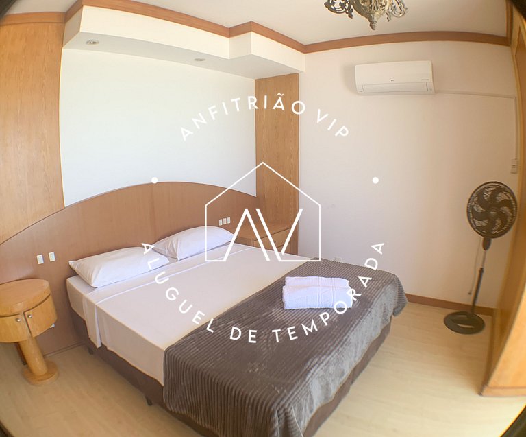 Apto beira-mar no coração de BC