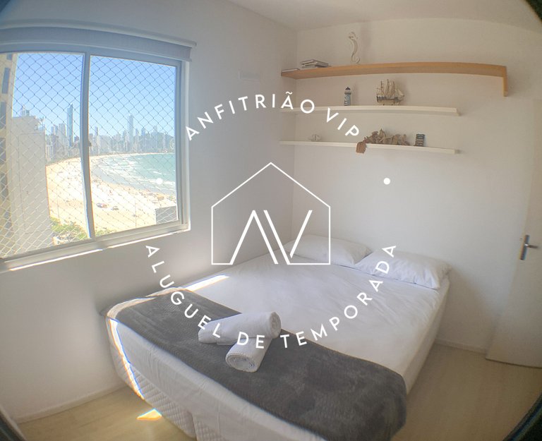 Apto beira-mar no coração de BC