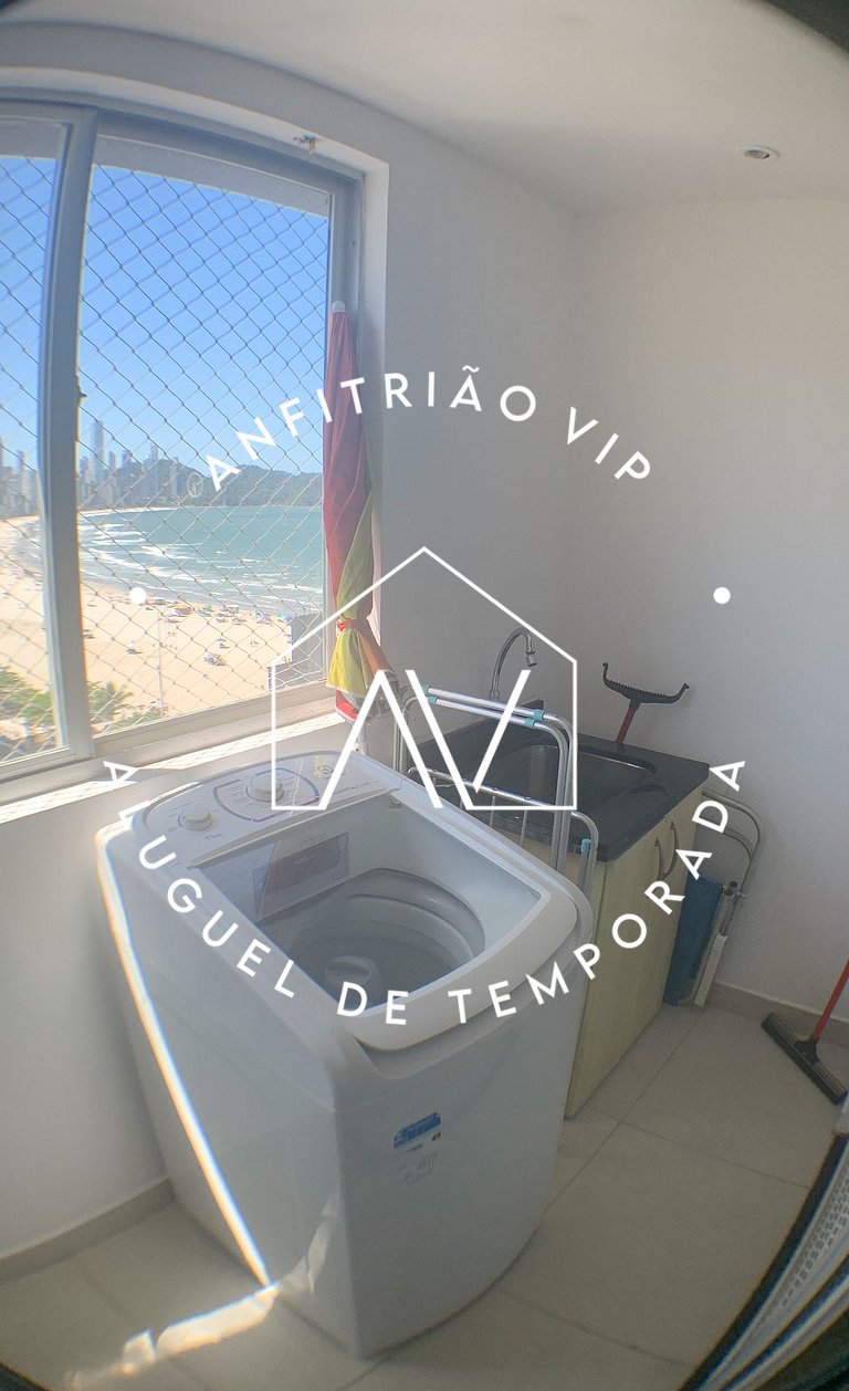 Apto beira-mar no coração de BC