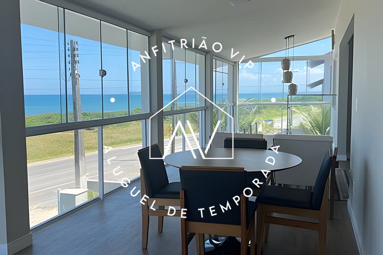 Linda casa reformada frente ao mar com 3 suítes
