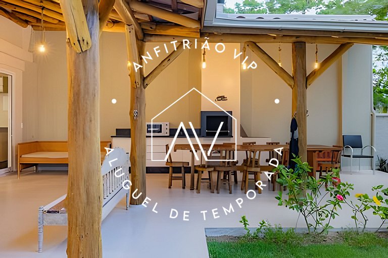 Linda casa reformada frente ao mar com 3 suítes