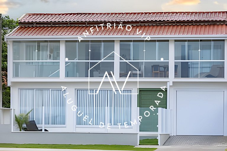 Linda casa reformada frente ao mar com 3 suítes