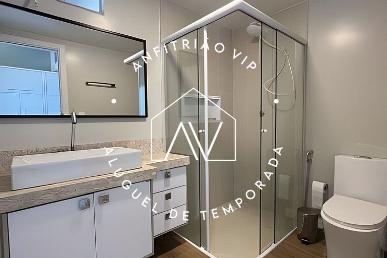 Linda casa reformada frente ao mar com 3 suítes