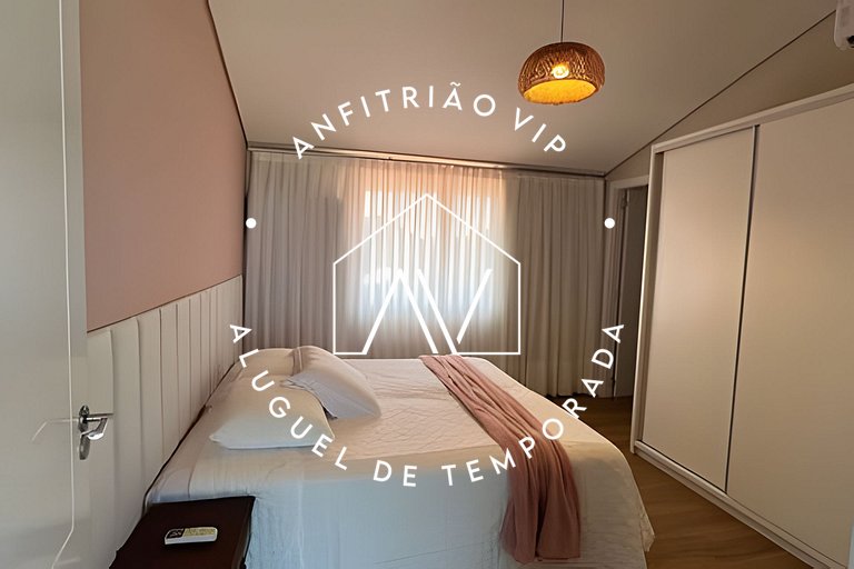 Linda casa reformada frente ao mar com 3 suítes