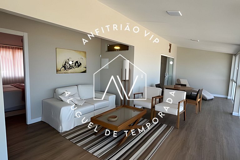 Linda casa reformada frente ao mar com 3 suítes