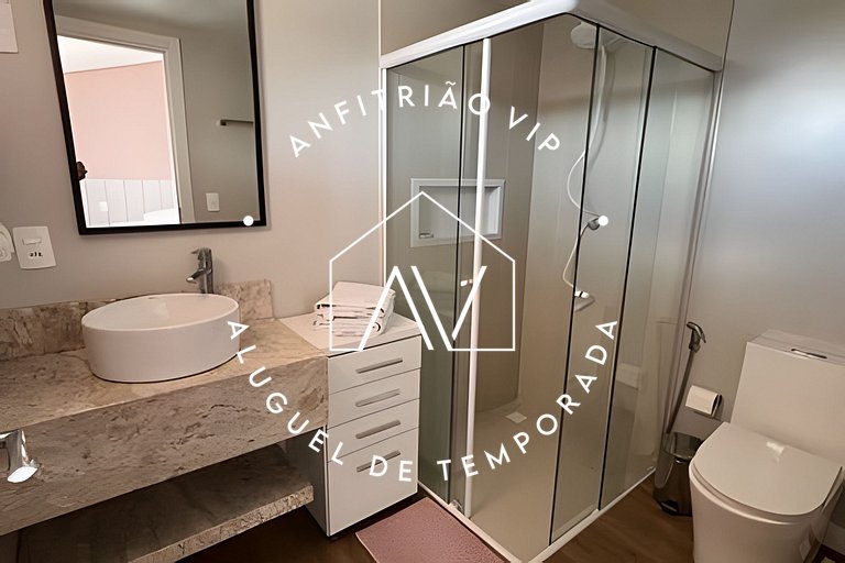 Linda casa reformada frente ao mar com 3 suítes