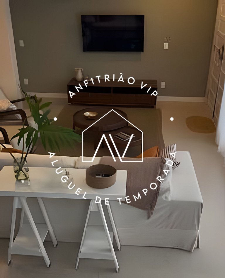 Linda casa reformada frente ao mar com 3 suítes