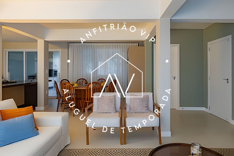 Linda casa reformada frente ao mar com 3 suítes