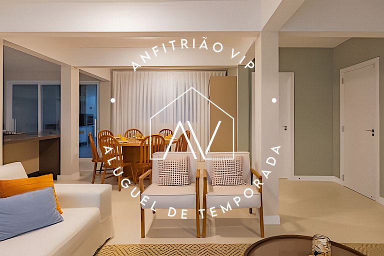 Linda casa reformada frente ao mar com 3 suítes