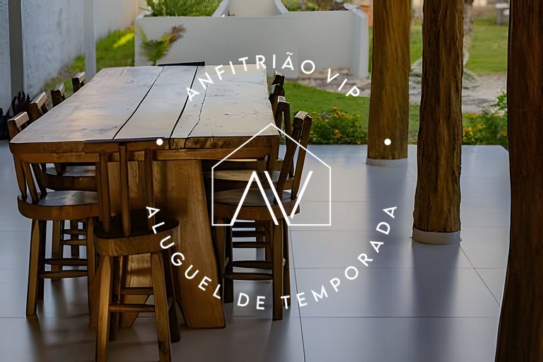 Linda casa reformada frente ao mar com 3 suítes