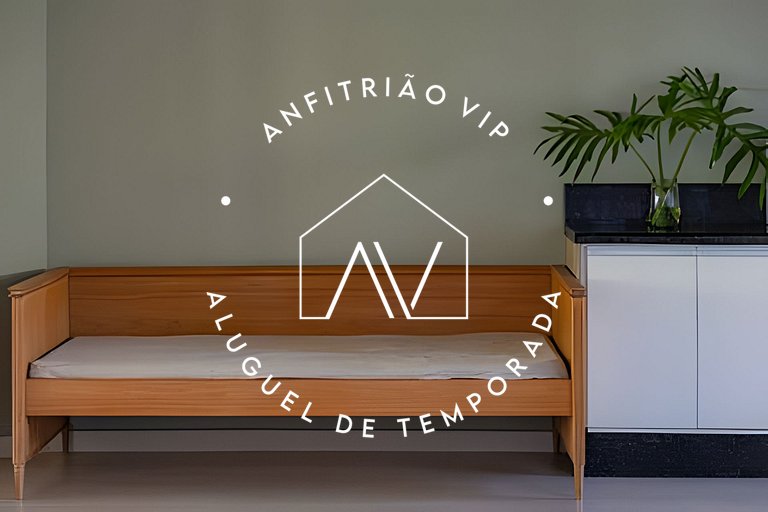 Linda casa reformada frente ao mar com 3 suítes