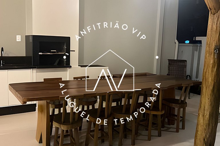 Linda casa reformada frente ao mar com 3 suítes