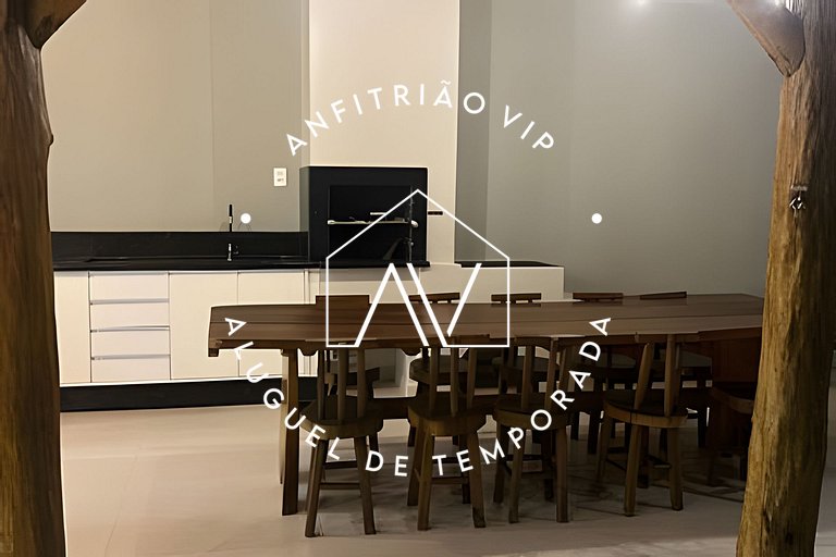 Linda casa reformada frente ao mar com 3 suítes