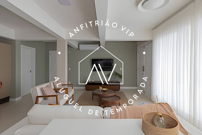 Linda casa reformada frente ao mar com 3 suítes