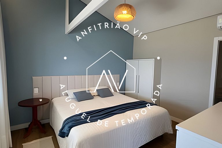 Linda casa reformada frente ao mar com 3 suítes