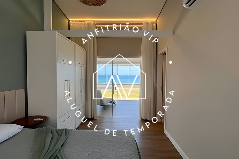 Linda casa reformada frente ao mar com 3 suítes