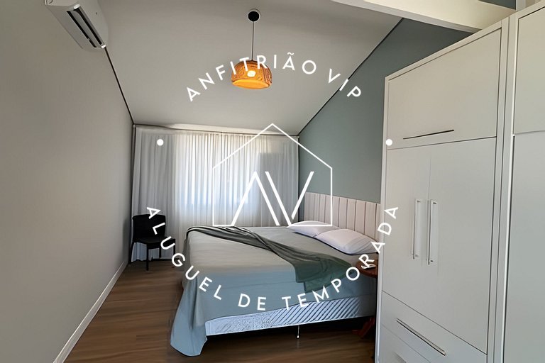 Linda casa reformada frente ao mar com 3 suítes