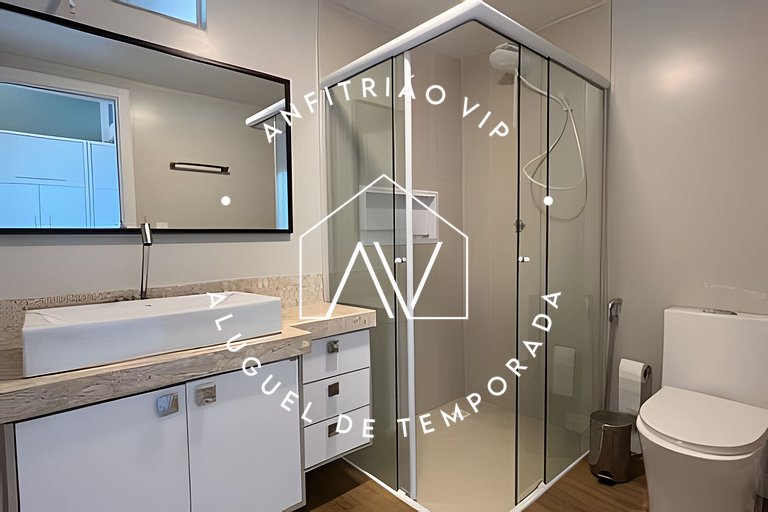 Linda casa reformada frente ao mar com 3 suítes