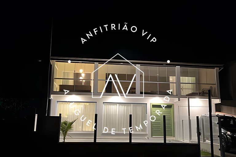 Linda casa reformada frente ao mar com 3 suítes