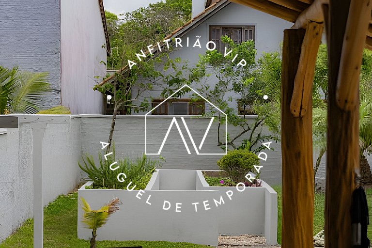 Linda casa reformada frente ao mar com 3 suítes