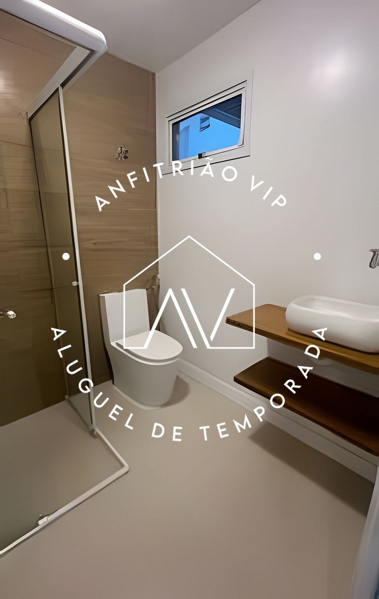 Linda casa reformada frente ao mar com 3 suítes