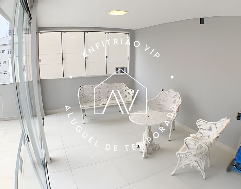 4 quartos e churrasqueira na Beira Mar