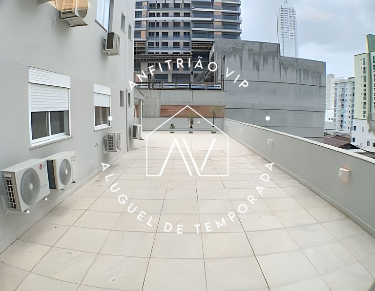 4 quartos e churrasqueira na Beira Mar